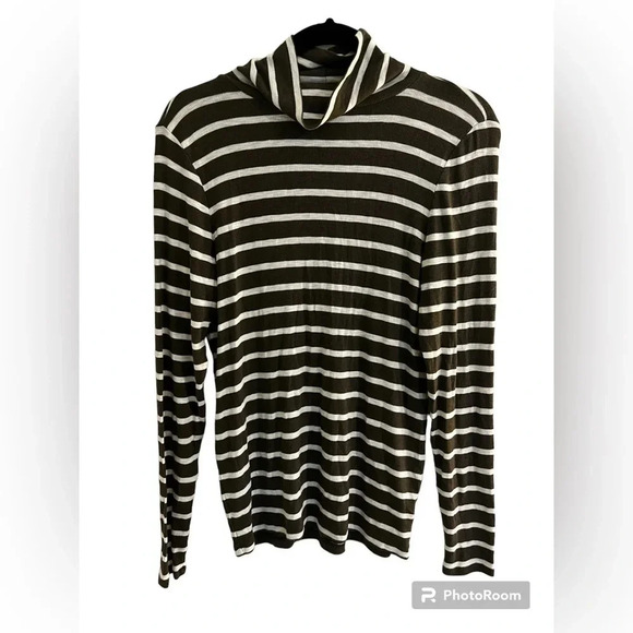 Aerie Real Soft Long sleeve shirt with a green and cream stripes size large - Picture 1 of 4